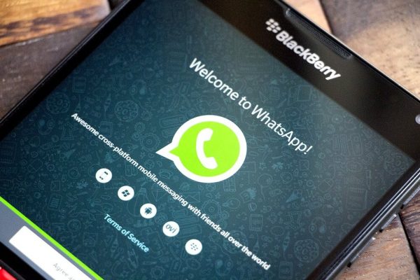 WhatsApp sur blackberry 10 600x400 Télécharger WhatsFixer pour BlackBerry 10 pour fixer le problème d’envoie des photos